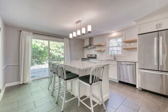 13 Boxwood Ln in Glastonbury, CT - Building Photo - Building Photo
