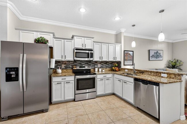 2713 Lantern Hill Ave in Brandon, FL - Building Photo - Building Photo