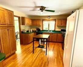 825 Oak Dr in Southold, NY - Building Photo - Building Photo