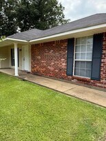 7292 Esler Field Rd in Pineville, LA - Building Photo