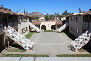 Casa Buena Apartments