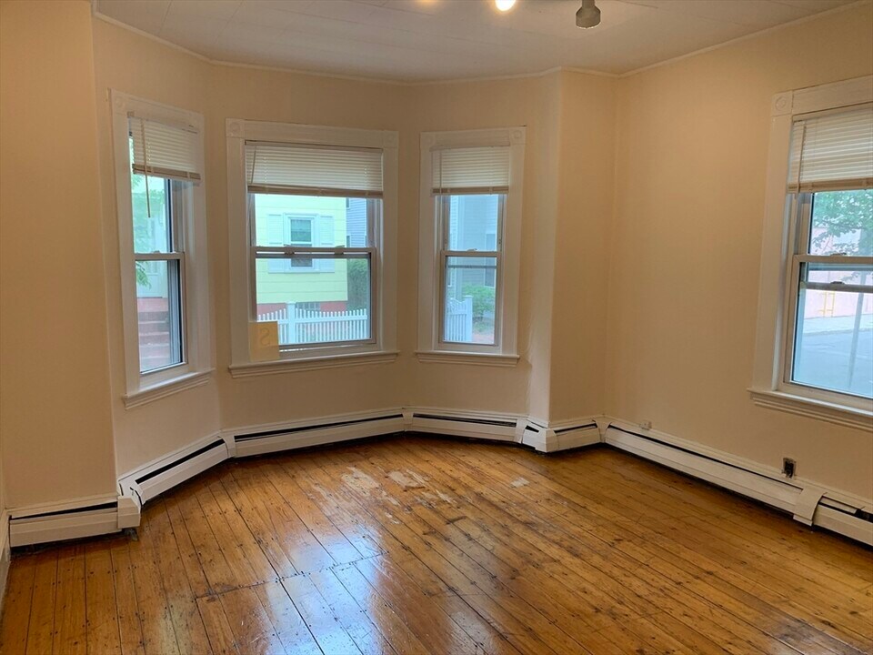 21 Dane Ave in Somerville, MA - Building Photo