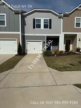 930 Field Ivy Dr in Fuquay Varina, NC - Building Photo - Building Photo