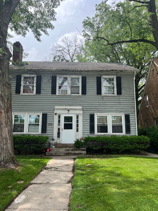 1906 24th St in Rock Island, IL - Building Photo