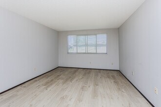 r268 Crystal Springs Apartments in Tacoma, WA - Building Photo - Interior Photo