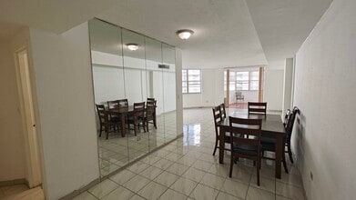 999 Brickell Bay Dr in Miami, FL - Foto de edificio - Building Photo