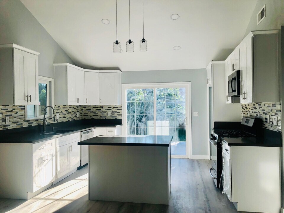 19729 Normandale Ave in Cerritos, CA - Building Photo