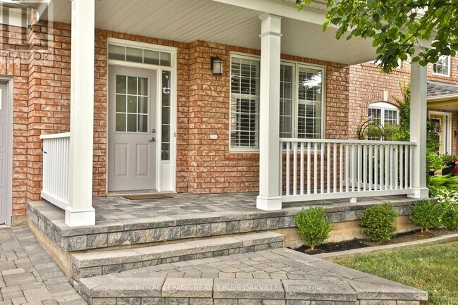 2565 Falkland Crescent in Oakville, ON - Building Photo - Building Photo