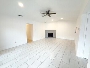 7528-7528 Thistle Ln in Dallas, TX - Building Photo - Building Photo