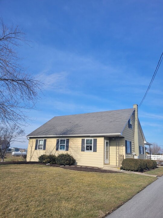 331 Newport Rd in Leola, PA - Building Photo