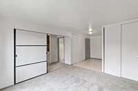 Outrigger Apartments in Seattle, WA - Building Photo - Building Photo