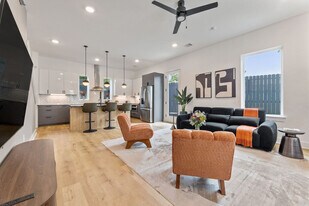 5502 Texas St, Unit SI ID1514806P in Houston, TX - Building Photo