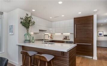 588 Bell St in Seattle, WA - Building Photo - Building Photo