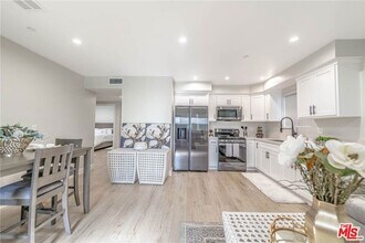 433 W Gage Ave in Los Angeles, CA - Building Photo - Building Photo