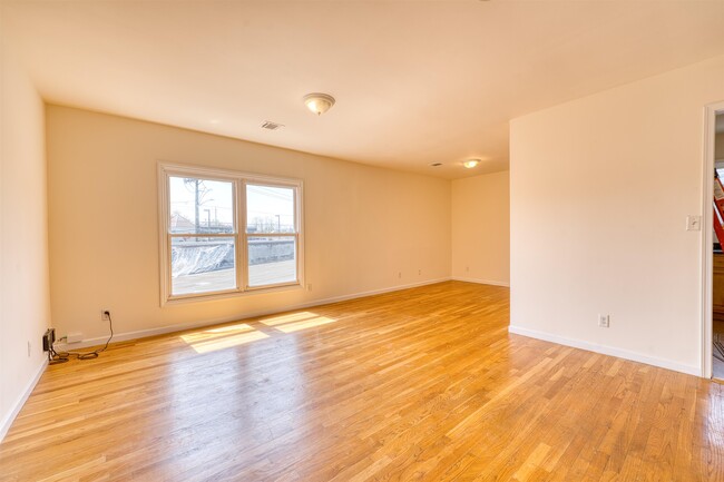 60 W 8th St in Bayonne, NJ - Building Photo - Building Photo