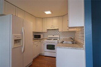 84 Cortland Dr W in Mckees Rocks, PA - Building Photo - Building Photo