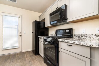 2538 Oakmont Cir in Tulare, CA - Building Photo - Building Photo