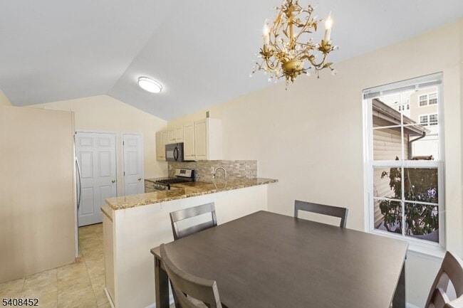 12 Woodmont Dr in Randolph, NJ - Foto de edificio - Building Photo