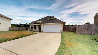 2808 Horseback Dr in College Station, TX - Building Photo - Building Photo