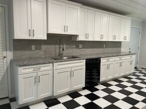 301 S Jenkins Rd in Fort Pierce, FL - Building Photo - Building Photo