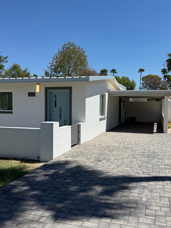 192 E Vista del Cerro Dr in Tempe, AZ - Foto de edificio - Building Photo