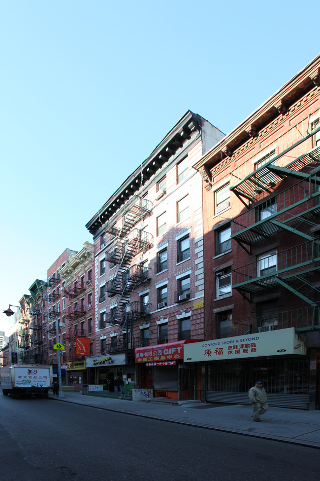 69-71 Mott St in New York, NY - Building Photo - Building Photo