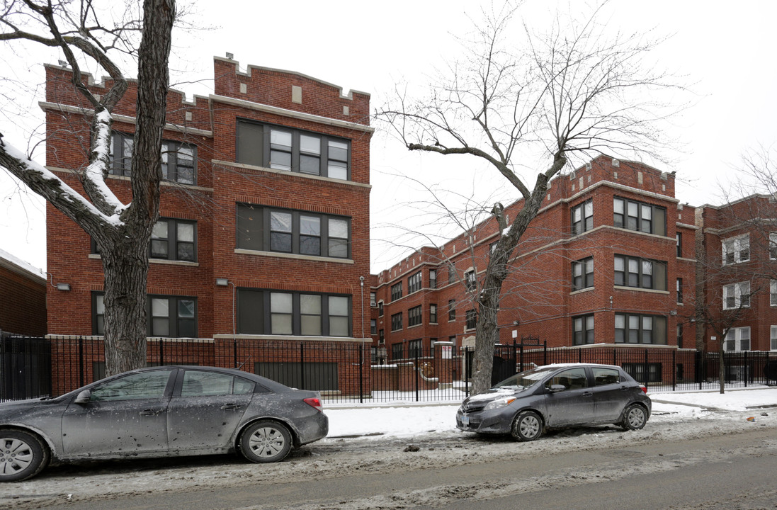 32 S Paxton in Chicago, IL - Foto de edificio