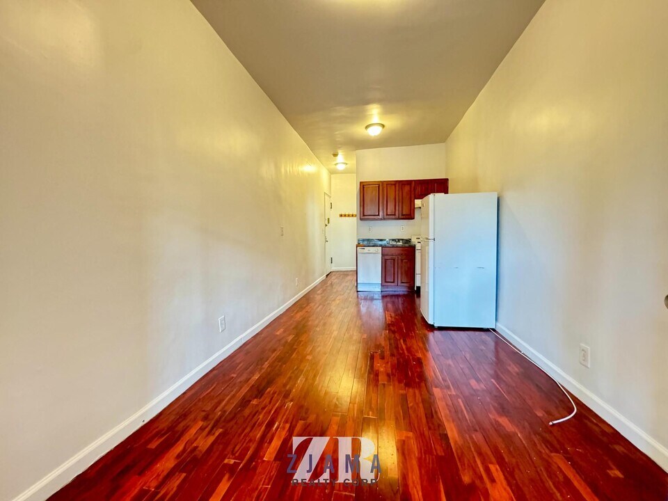 647 Prospect Pl in Brooklyn, NY - Building Photo