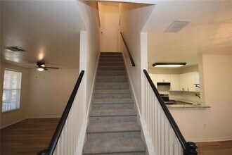 1575 Blue Magnolia Rd in Brandon, FL - Foto de edificio - Building Photo