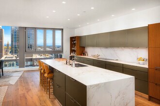 1521 2nd Ave, Unit 2402 in Seattle, WA - Building Photo - Building Photo