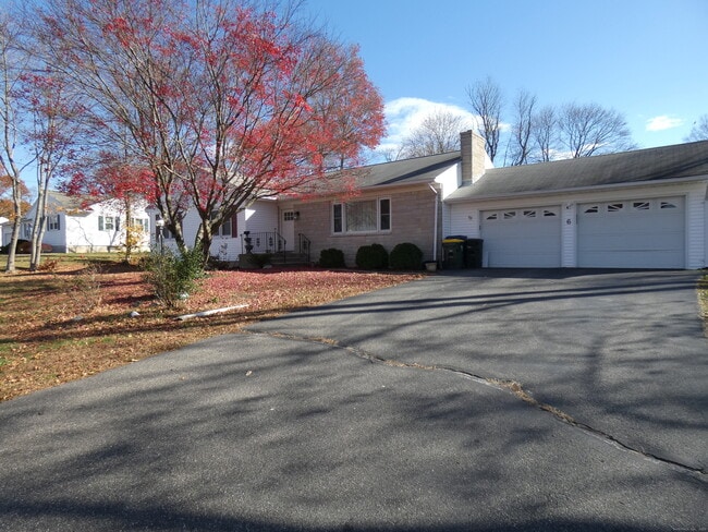 6 Greenfield Dr in Ansonia, CT - Building Photo - Building Photo
