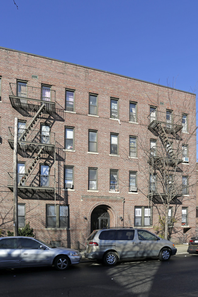 32-84 45th St in Astoria, NY - Foto de edificio - Building Photo