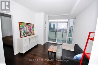 170-1170 Fort York Blvd in Toronto, ON - Building Photo - Building Photo