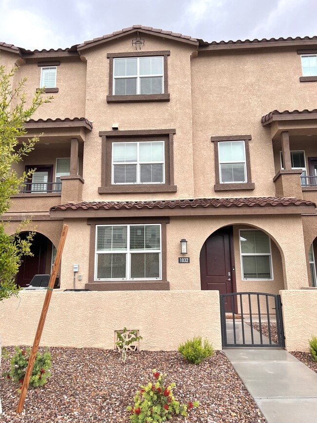 property at 1255 N Arizona Ave