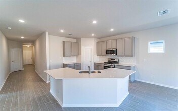 141 Yellowstone Dr in Kyle, TX - Building Photo - Building Photo