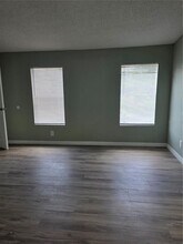39126 Darren Dr in Zephyrhills, FL - Building Photo - Building Photo