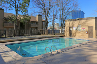 Pheasant Run Apartments in Tulsa, OK - Foto de edificio - Building Photo