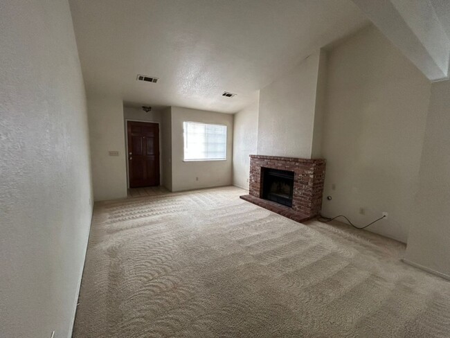 1701 Elayne Dr in Merced, CA - Building Photo - Building Photo