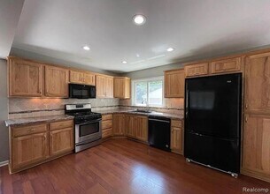902 E Windemere Ave in Royal Oak, MI - Building Photo - Building Photo