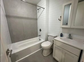 1019 West Side Ave in Jersey City, NJ - Building Photo - Building Photo