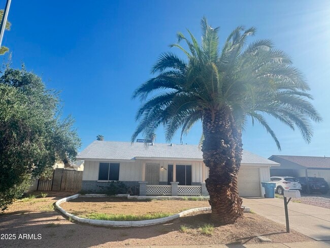 property at 3801 W Poinsettia Dr