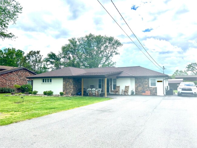 property at 600 Kimlyn Ave