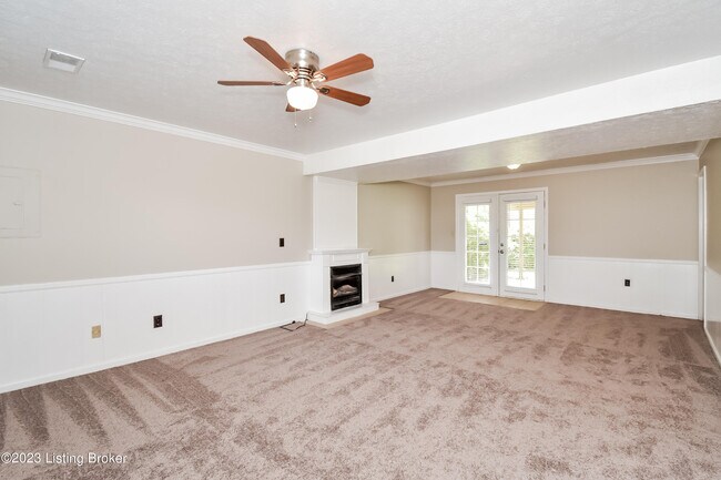 1042 Cristland Rd in Louisville, KY - Building Photo - Building Photo