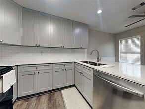 9818 Haverdown Dr in Houston, TX - Building Photo - Building Photo