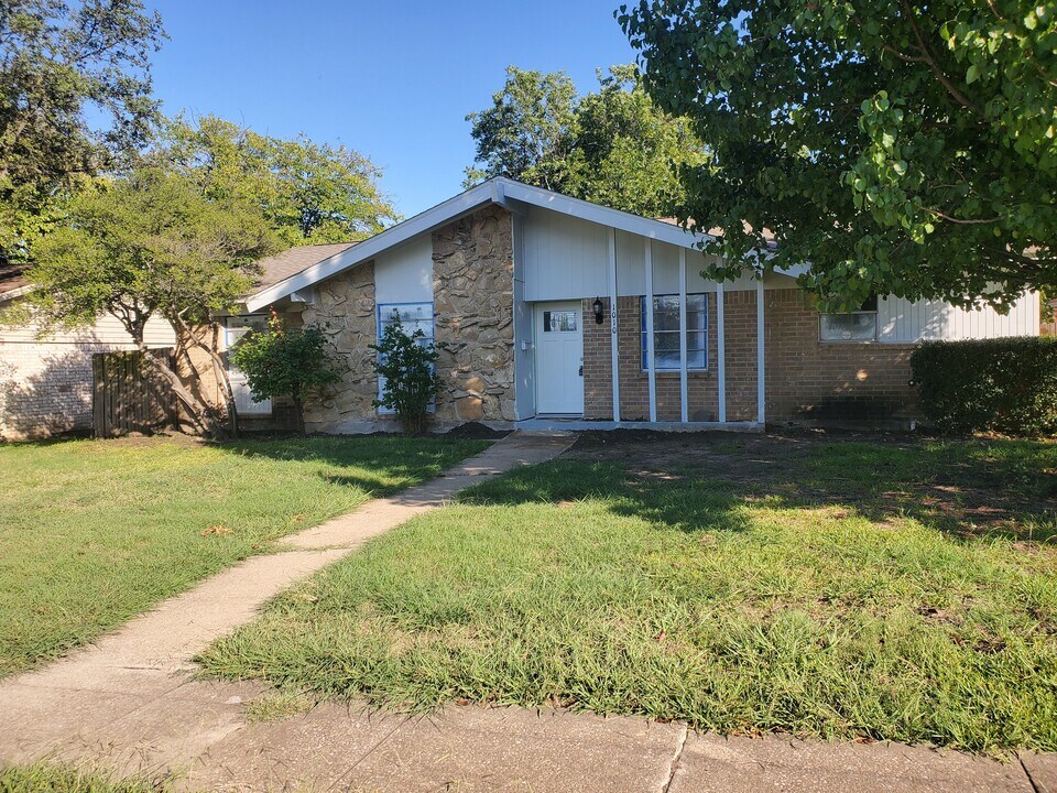 1010 Tahoe Dr in Garland, TX - Foto de edificio