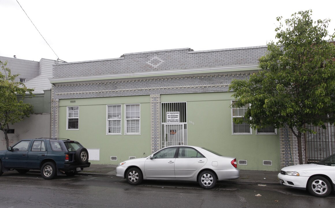 5915 Foothill Blvd in Oakland, CA - Building Photo