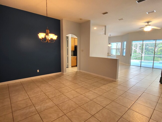 5105 East 1st Square SW in Vero Beach, FL - Building Photo - Building Photo