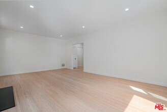 1209 S Highland Ave in Los Angeles, CA - Building Photo - Building Photo