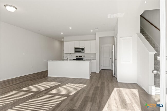 12811 Village Spun Plz in Mustang Ridge, TX - Building Photo - Building Photo