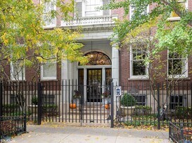 1201 N Astor St in Chicago, IL - Building Photo